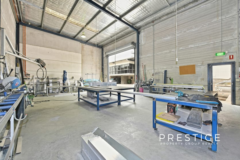 Click to view all images 8/13-15 Wollongong Road Arncliffe NSW 2205 - Image 2