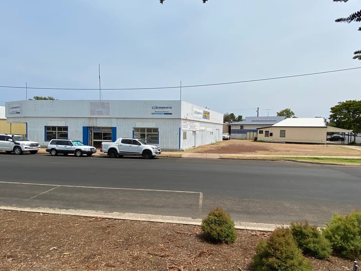 Click to view all images 132 Heeney Chinchilla QLD 4413 - Image 2