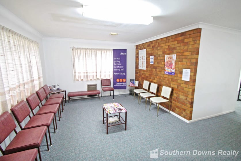 Click to view all images 67 Guy St Warwick QLD 4370 - Image 3