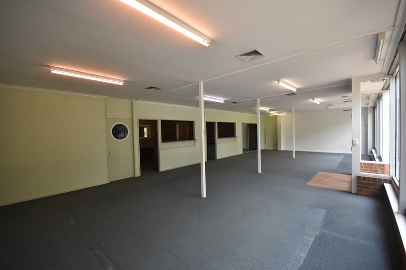 Click to view all images 393 Townsend Street Albury NSW 2640 - Image 3