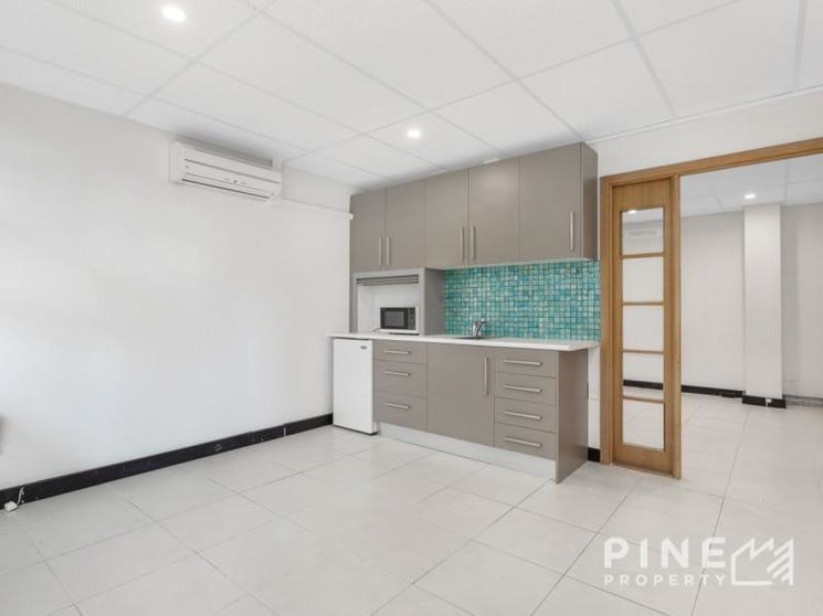 Click to view all images Ground Suite 8/37 East Esplanade Manly NSW 2095 - Image 3