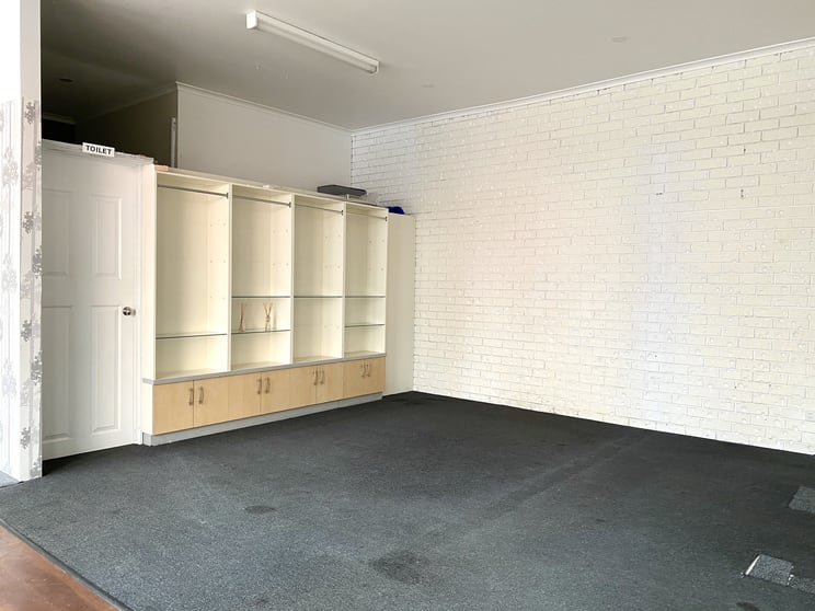 Click to view all images 4/180 Main Street Bairnsdale VIC 3875 - Image 3