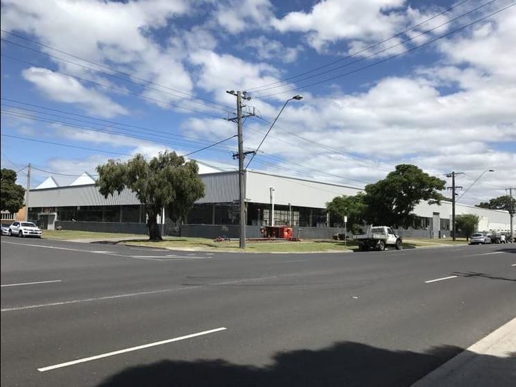 Click to view all images Unit East End/332 Plummer Street Port Melbourne VIC 3207 - Image 1