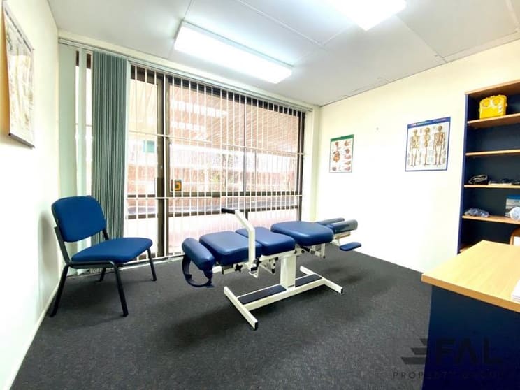 Click to view all images Unit 3/37 Station Road Indooroopilly QLD 4068 - Image 3
