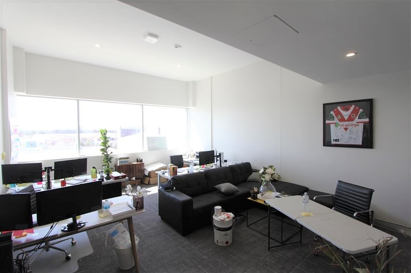 Click to view all images C-301/16 Wurrook Circuit Caringbah NSW 2229 - Image 3