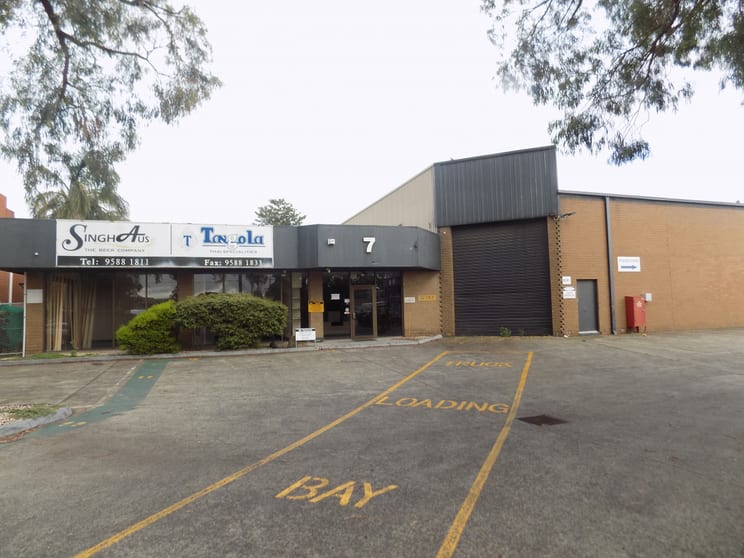 Click to view all images 7 Hinkler Road Mordialloc VIC 3195 - Image 2