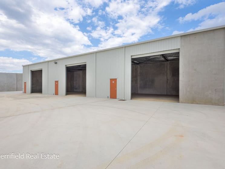 Click to view all images 1/370A Albany Highway Albany WA 6330 - Image 2