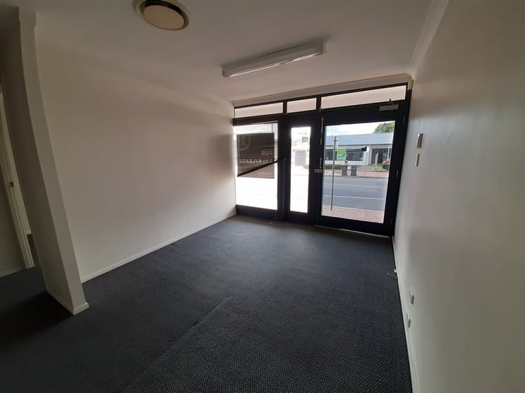 Click to view all images 2/59 Torquay Road Pialba QLD 4655 - Image 3
