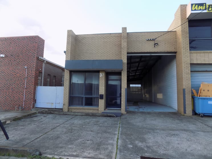 Click to view all images 37 Capella Crescent Moorabbin VIC 3189 - Image 1