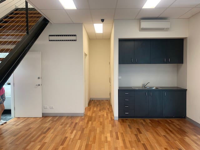 Click to view all images 2/10 Akuna Drive Williamstown VIC 3016 - Image 3
