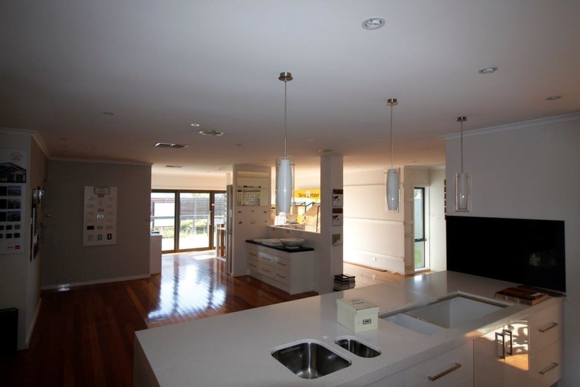Click to view all images 112 Canterbury Road Bayswater North VIC 3153 - Image 3