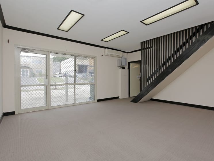 Click to view all images 9A Parkinson Lane Kardinya WA 6163 - Image 3