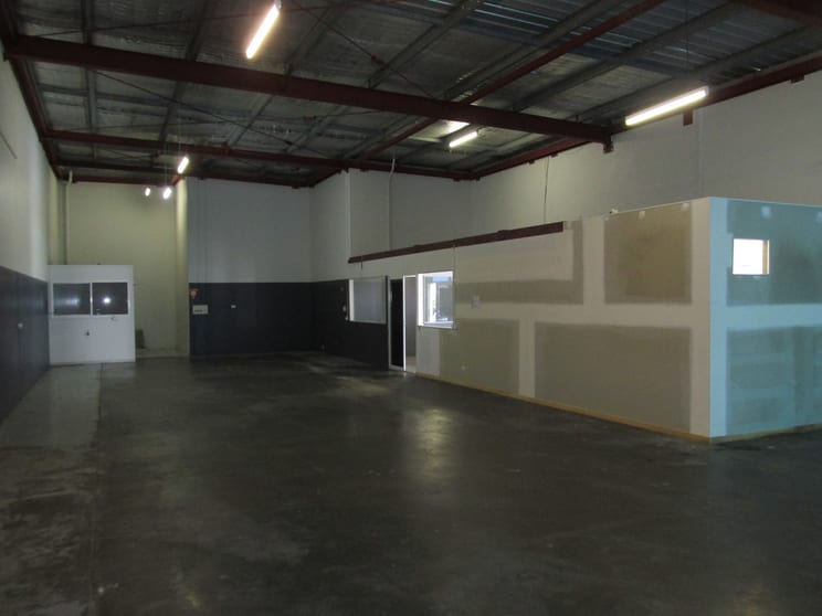 Click to view all images 3/109 Beach Road Pialba QLD 4655 - Image 2