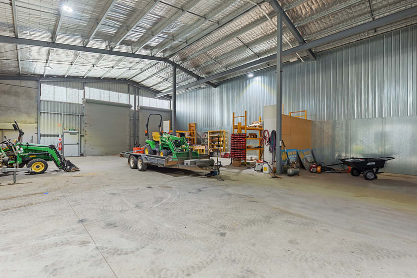 Click to view all images 285 Midland Highway Epsom VIC 3551 - Image 2