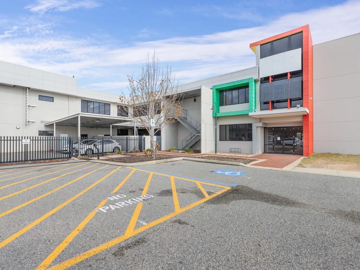 Click to view all images 18 Civic Boulevard Rockingham WA 6168 - Image 3