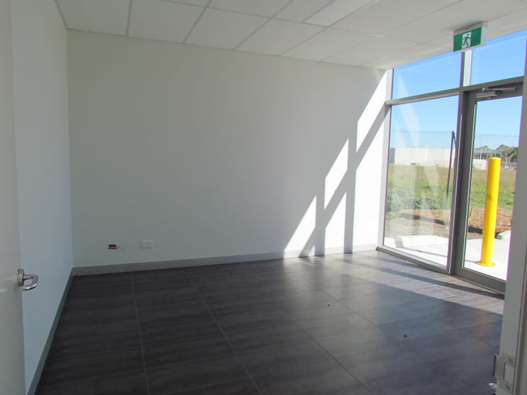 Click to view all images 9/33 Collins Road Melton VIC 3337 - Image 2
