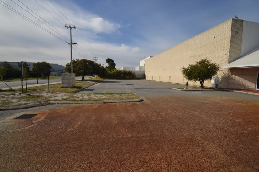 Click to view all images 8 Cowcher Place Belmont WA 6104 - Image 3