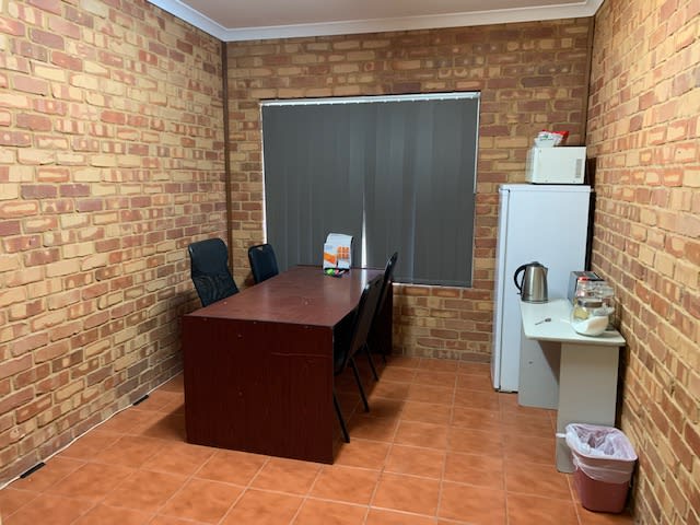 Click to view all images 15 Close Way West Kalgoorlie WA 6430 - Image 2