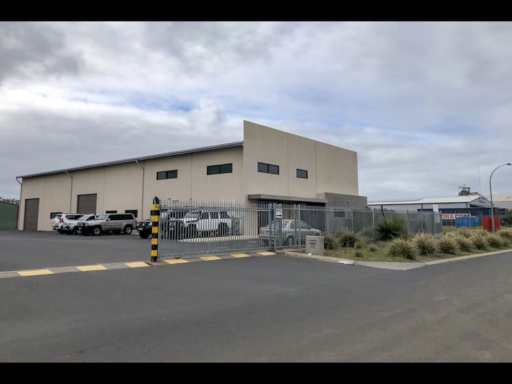Click to view all images 12 Hensen Street Davenport WA 6230 - Image 3