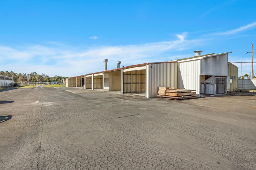 Click to view all images 2/124 Princes Highway South Nowra NSW 2541 - Image 3