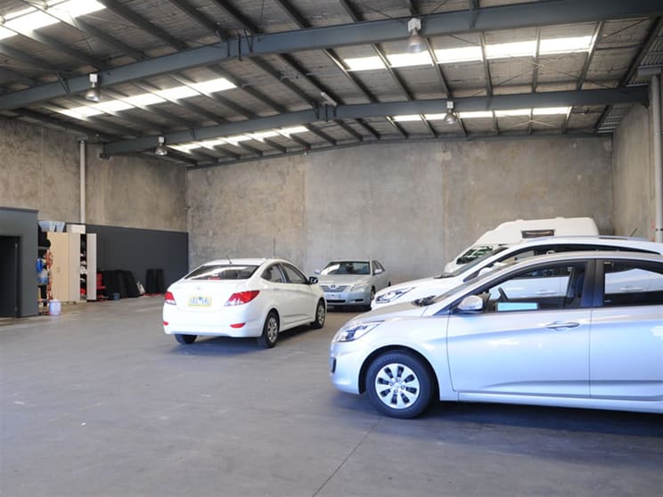 Click to view all images 10 Smolic Court Tullamarine VIC 3043 - Image 3