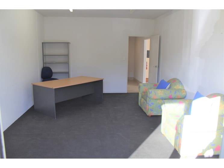 Click to view all images 2/14-28 Ivan Street Arundel QLD 4214 - Image 2