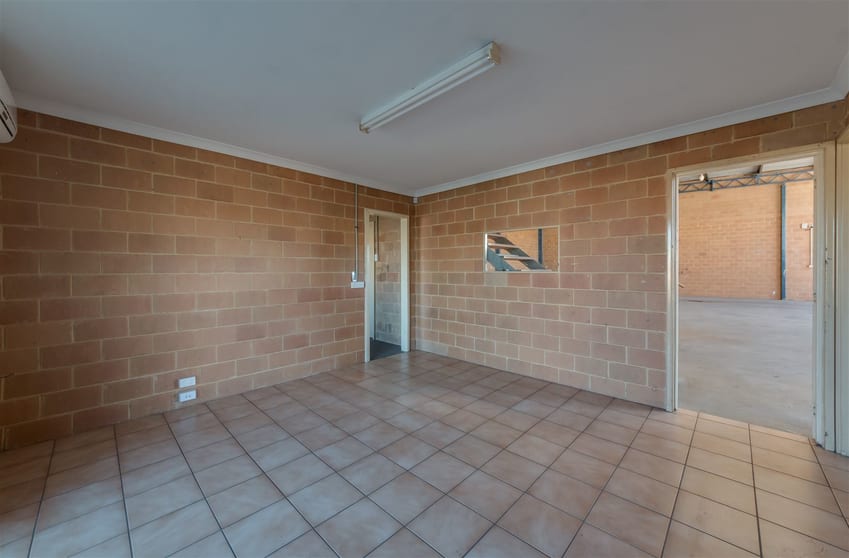 Click to view all images 8 Quarry Way Mandurah WA 6210 - Image 3