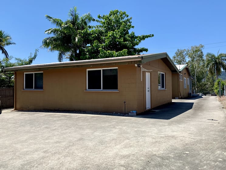 Click to view all images 4b Waterson Way Airlie Beach QLD 4802 - Image 1