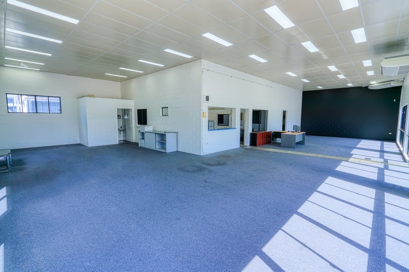 Click to view all images 293 - 295 Mulgrave Road Westcourt QLD 4870 - Image 3