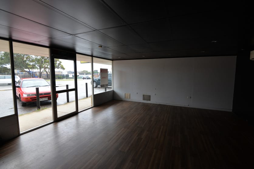Click to view all images Shop 1, 130 Sherriffs Road Morphett Vale SA 5162 - Image 3