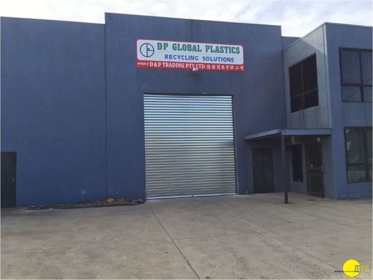 Click to view all images 33 Harvester Avenue Sunshine VIC 3020 - Image 1