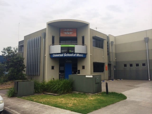 Click to view all images 2A Akuna Drive Williamstown VIC 3016 - Image 1