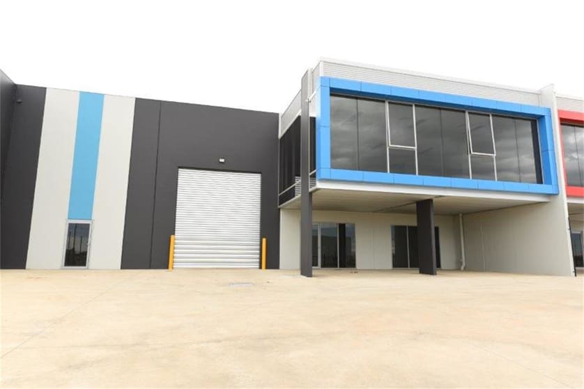 Click to view all images Unit 3/2 Peterpaul Way Truganina VIC 3029 - Image 1