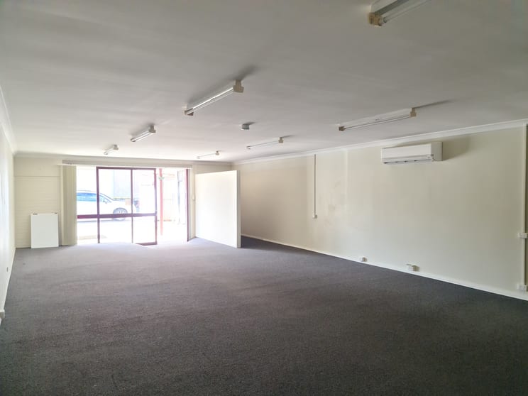 Click to view all images 8/221 Lennox Street Maryborough QLD 4650 - Image 3