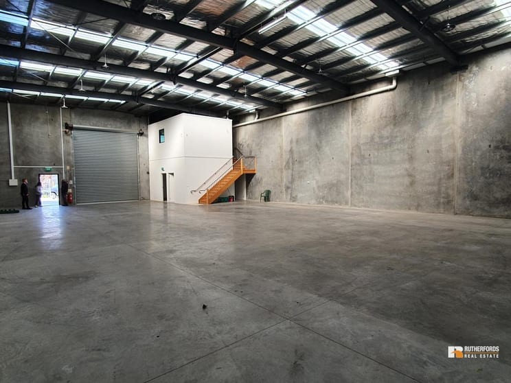 Click to view all images 39 Knight Avenue Sunshine North VIC 3020 - Image 2
