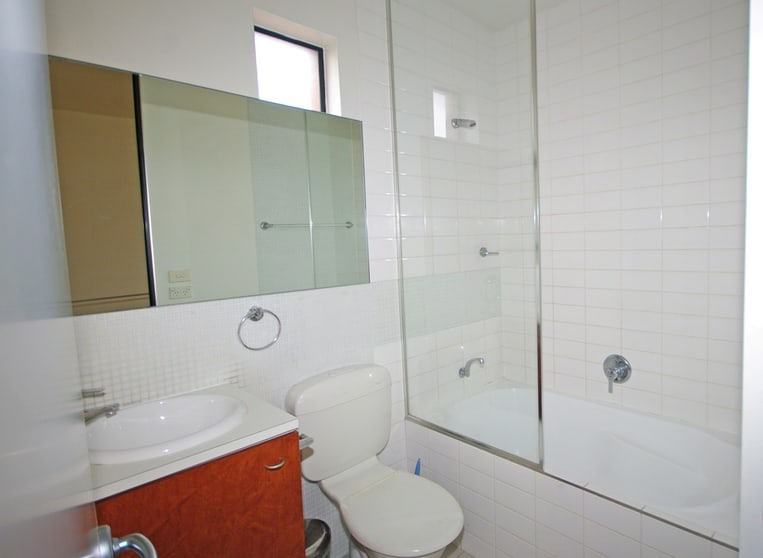 Click to view all images 1/29-31 Scott Street Elwood VIC 3184 - Image 3