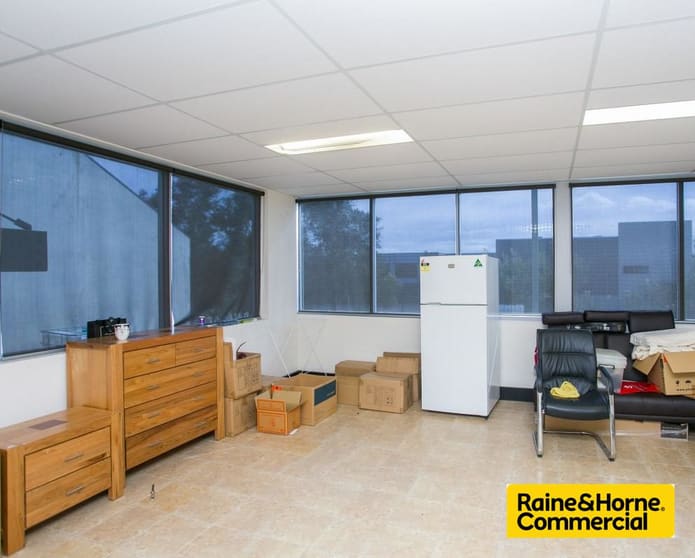 Click to view all images Unit 2 / 38 Mordaunt Circuit Canning Vale WA 6155 - Image 3