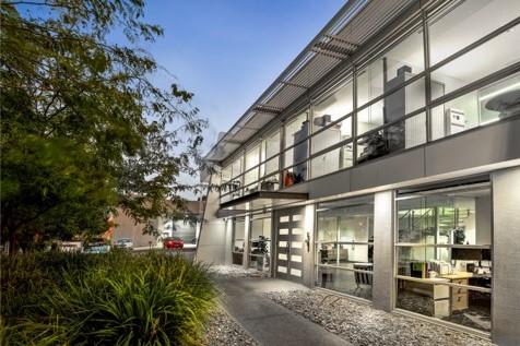 Click to view all images 8 Phillip Court Port Melbourne VIC 3207 - Image 1