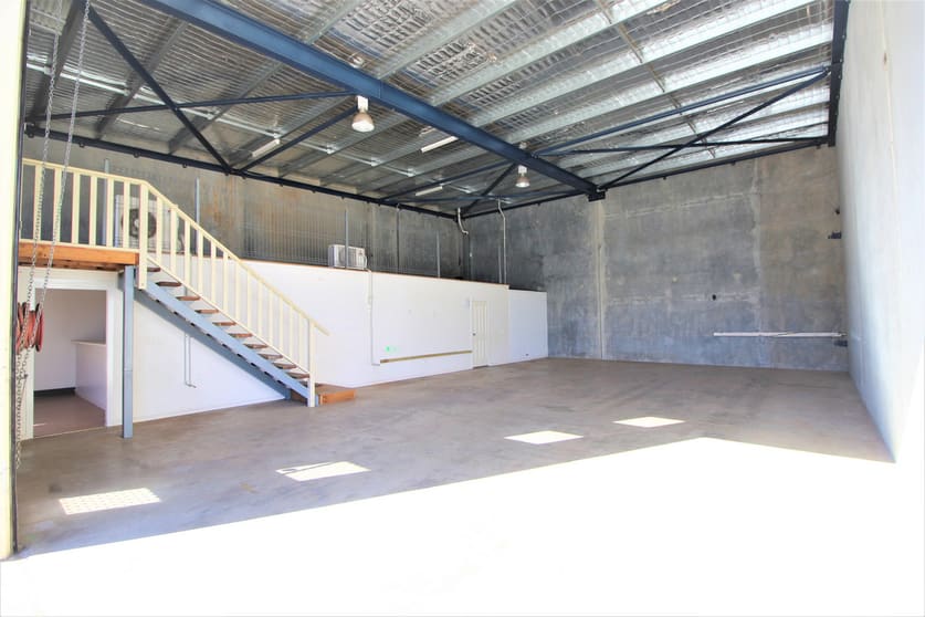 Click to view all images 4B/311-313 Taylor Street Wilsonton QLD 4350 - Image 2