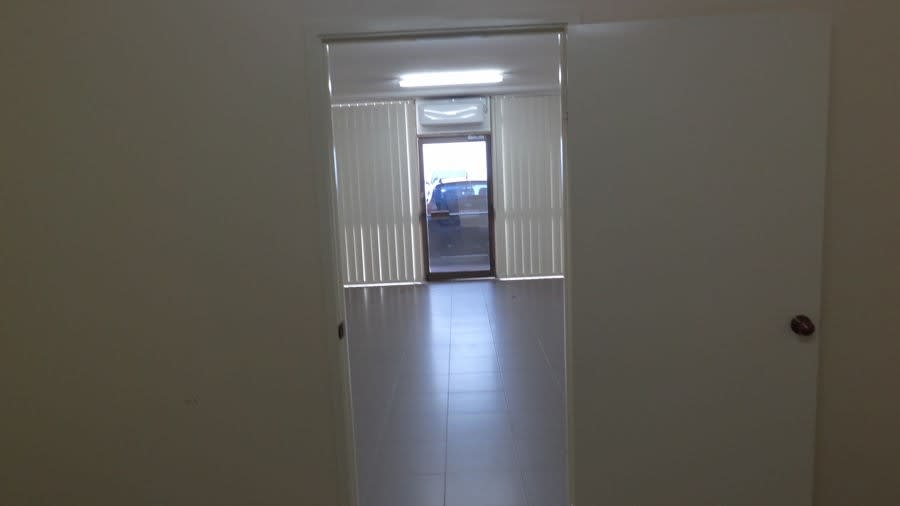 Click to view all images 4/21-33 Lake Street Cairns QLD 4870 - Image 2