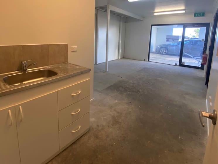 Click to view all images Unit 2, 40 Pacific Avenue Miami QLD 4220 - Image 3
