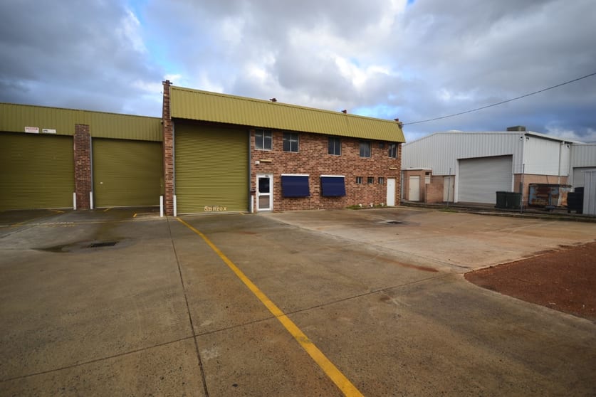 Click to view all images 6 McDermott Street Welshpool WA 6106 - Image 3