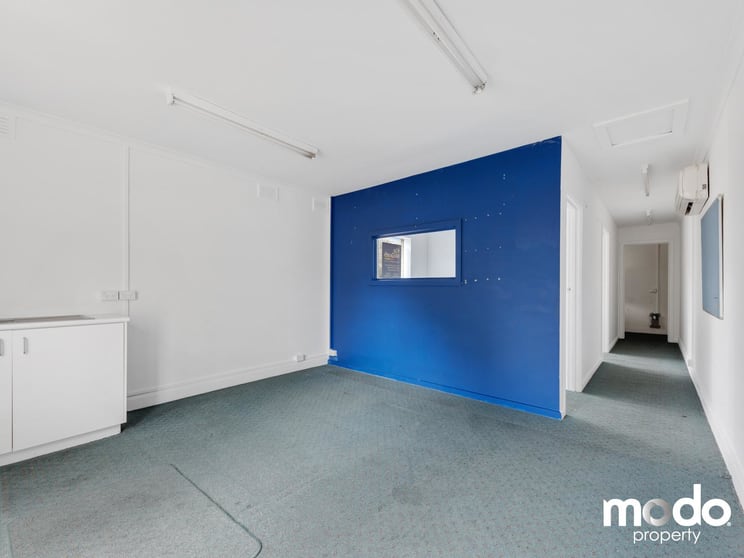Click to view all images 2/118 Bolton Street Eltham VIC 3095 - Image 2