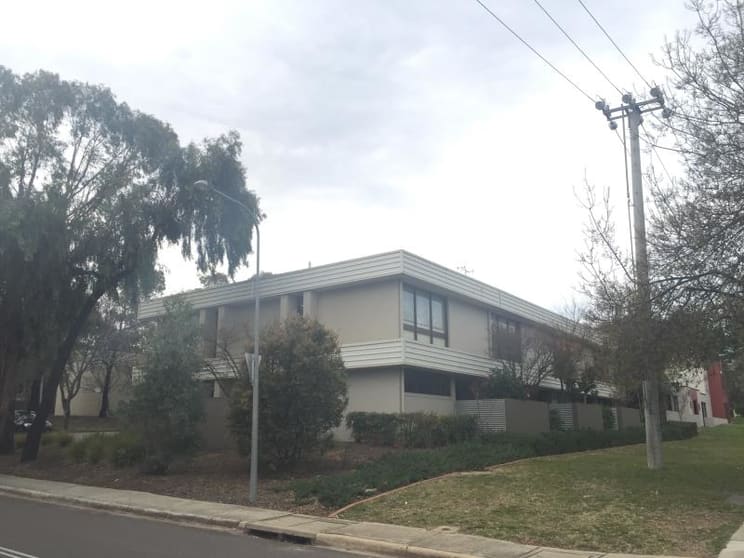 Click to view all images 2 Geils Court Deakin ACT 2600 - Image 2