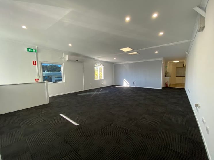 Click to view all images 1a/15 Hutchinson Street Burleigh Heads QLD 4220 - Image 2