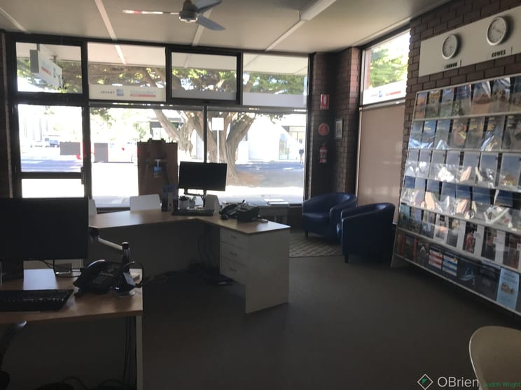 Click to view all images 3/ 130-132 Thompson Avenue Cowes VIC 3922 - Image 3