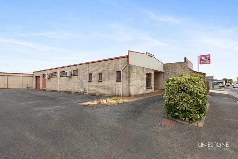 Click to view all images 12 Margaret Street Mount Gambier SA 5290 - Image 1