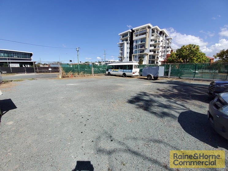 Click to view all images 4-6 Playfield Street Chermside QLD 4032 - Image 2