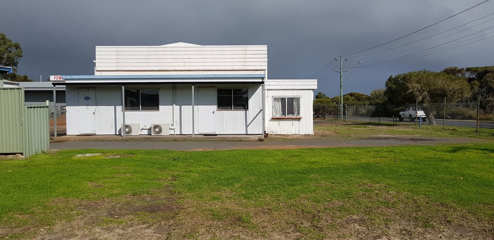 Click to view all images 24 Barlee Street Busselton WA 6280 - Image 2