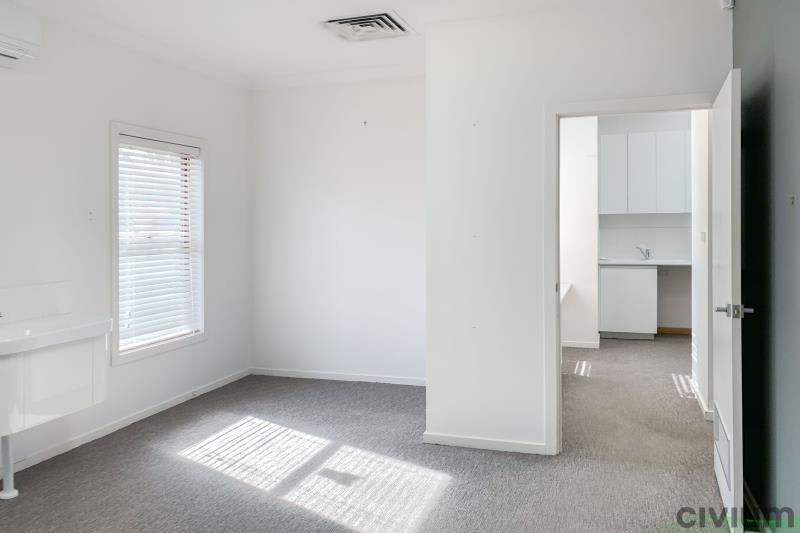 Click to view all images Ground Unit 4/60 Garran Place Garran ACT 2605 - Image 3